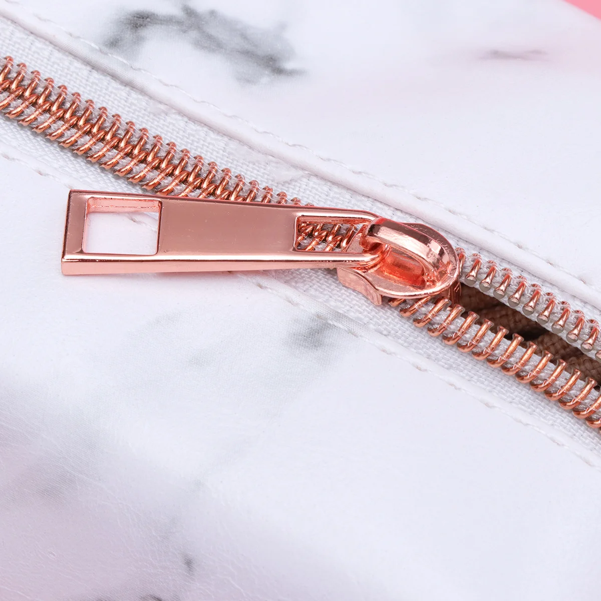 

Marble Vein Pattern Rose Gold Large-Capacity Bag Portable Makeup Organizer for Travel Camping Toiletries Storage Bag