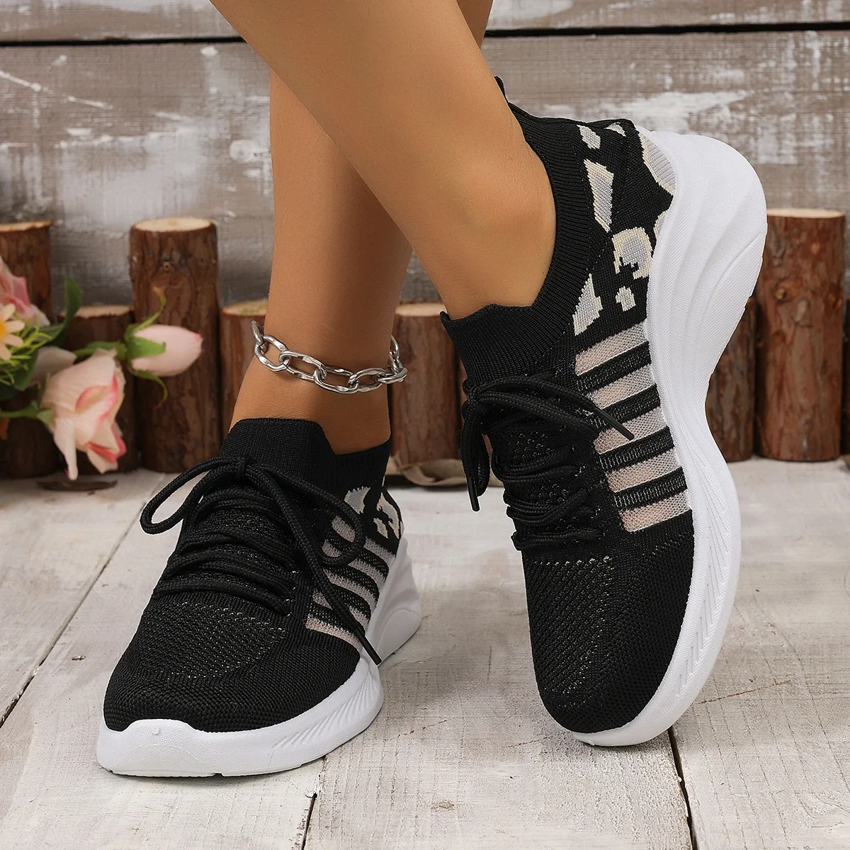 2026 New Women's Outdoor Leisure Walking Daily Sports Shoes Spring and Summer Fashion Knitted Breathable Non-slip Sports Shoes