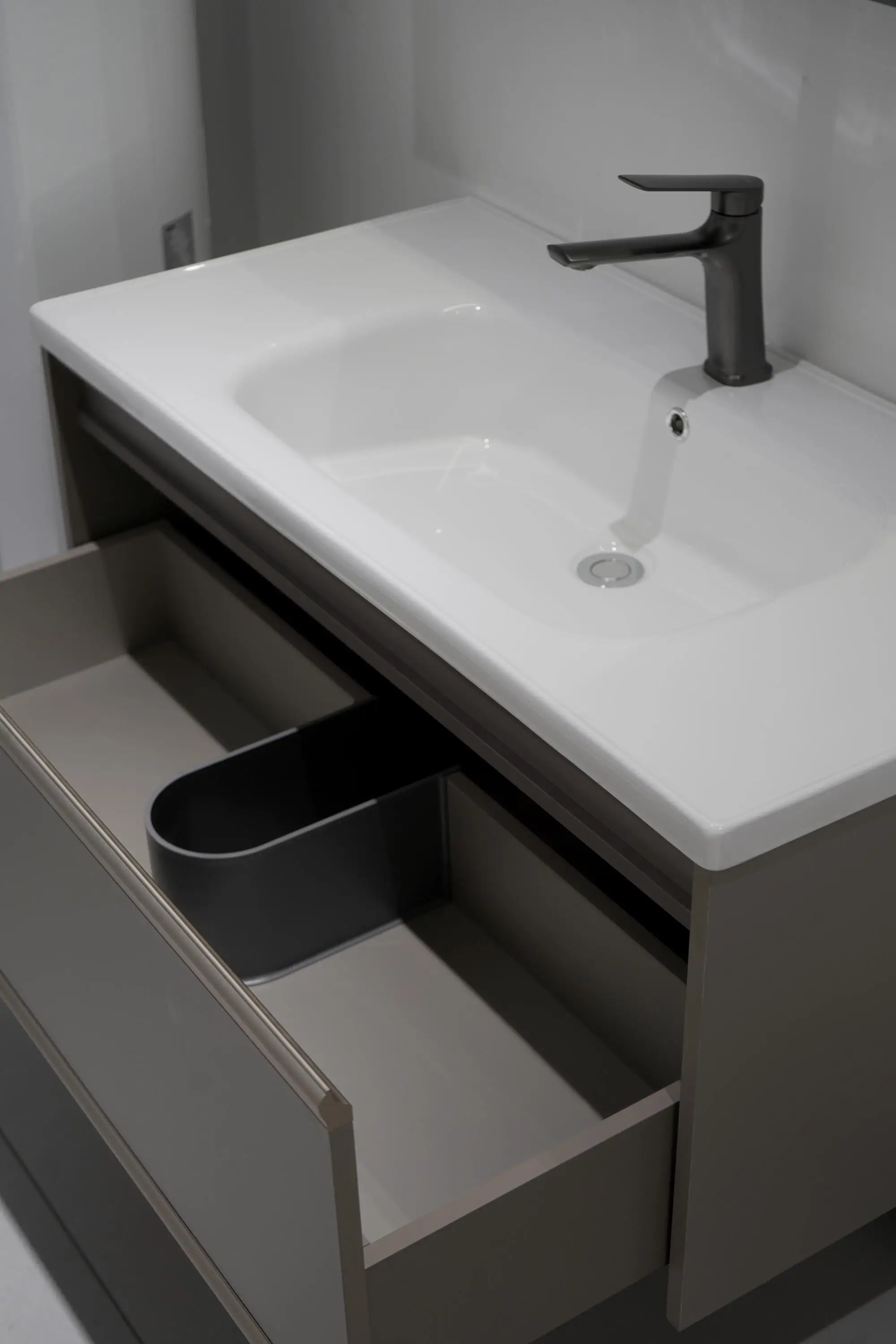 โมเดิร์น 80-120 ซม.สีเทาห้องน้ําและกระจกสมาร์ทโต๊ะเครื่องแป้งสําหรับห้องนอนและห้องรับประทานอาหารแขวนผนังออกแบบห้องน้ํา Vanity