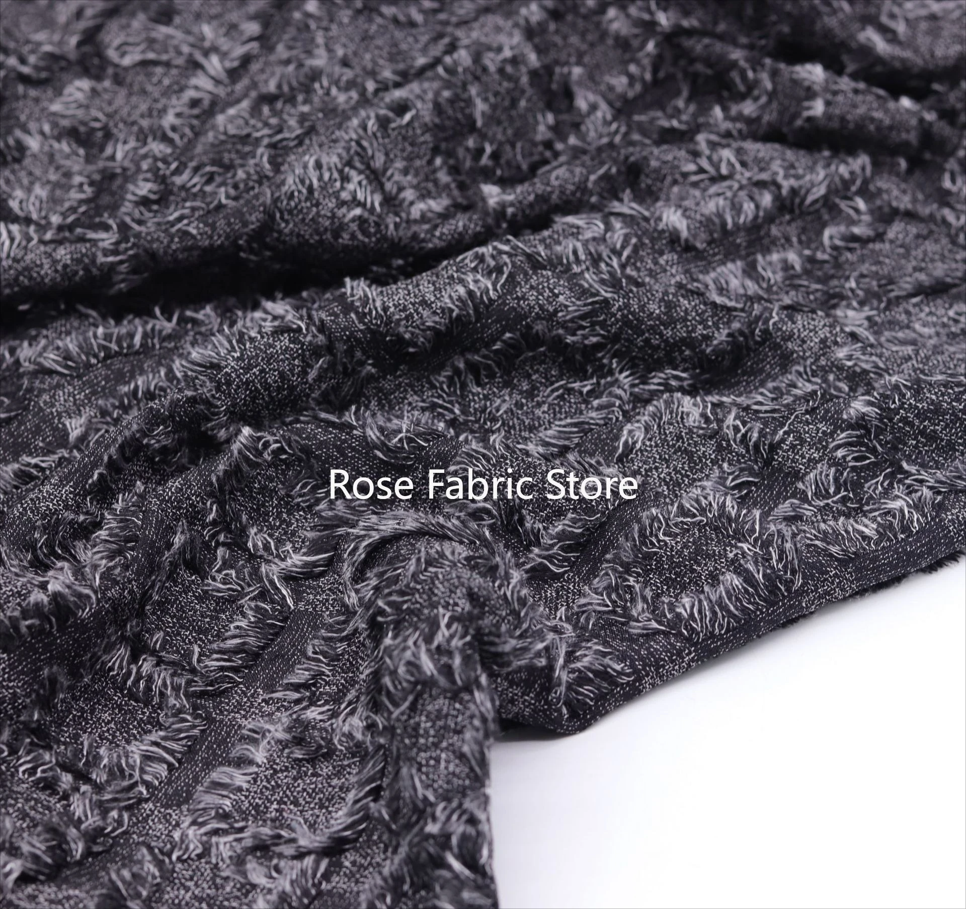 

1-метровая мягкая жаккардовая клетчатая ткань с коротким ворсом и бахромой для одежды, рубашек, джинсов, платьев, шапок и обуви.