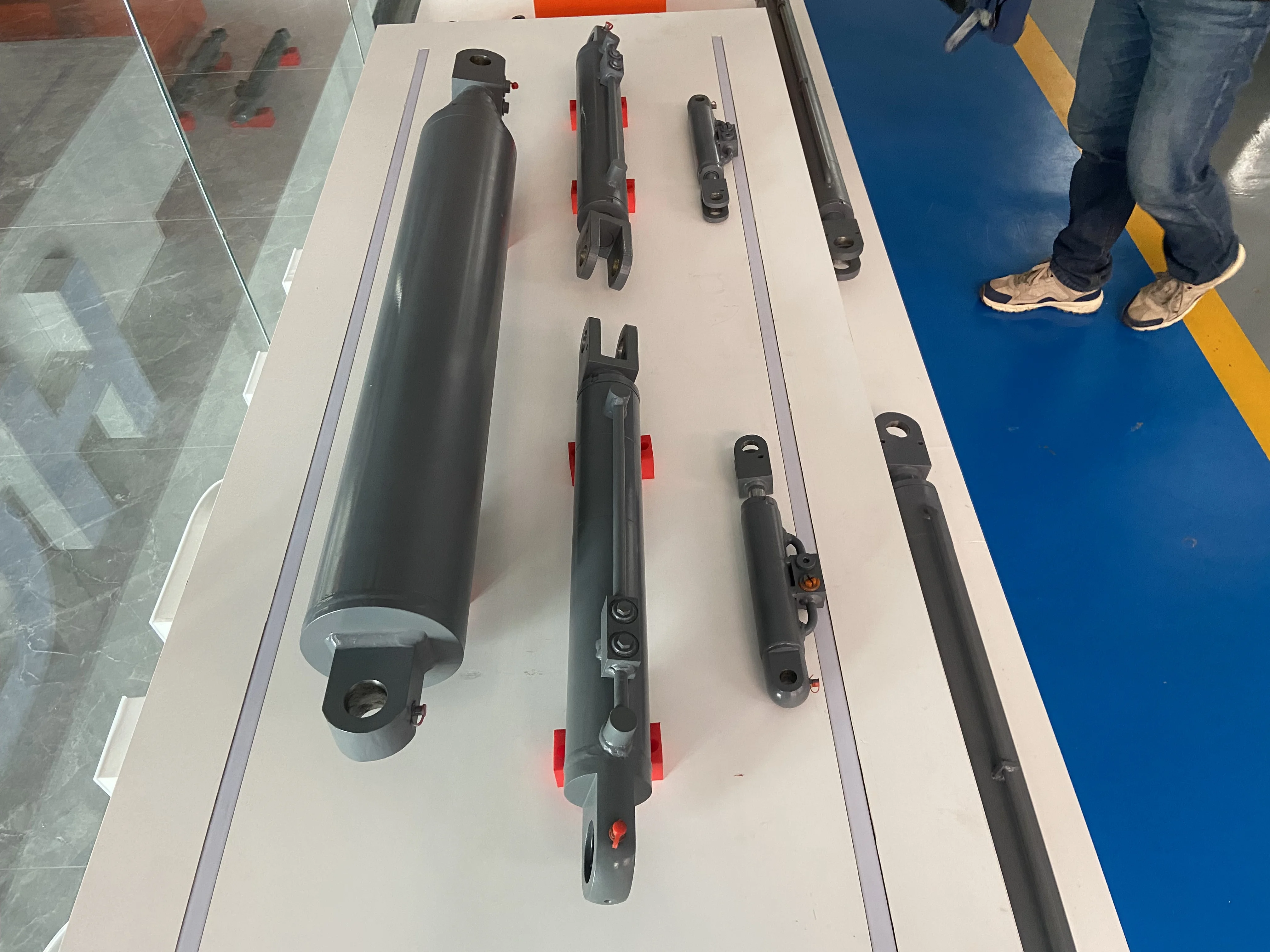 High Load Capacity Hydraulic Cylinder for Garbage Truck Tailgate Lift and Compacting Mechanism