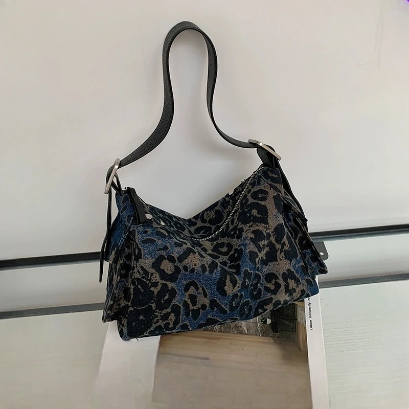 borsa-tote-grande-capacita-con-stampa-leopardata-borsa-a-tracolla-morbida-per-fitness-e-uso-quotidiano-di-pavan-collezione-primavera-2026