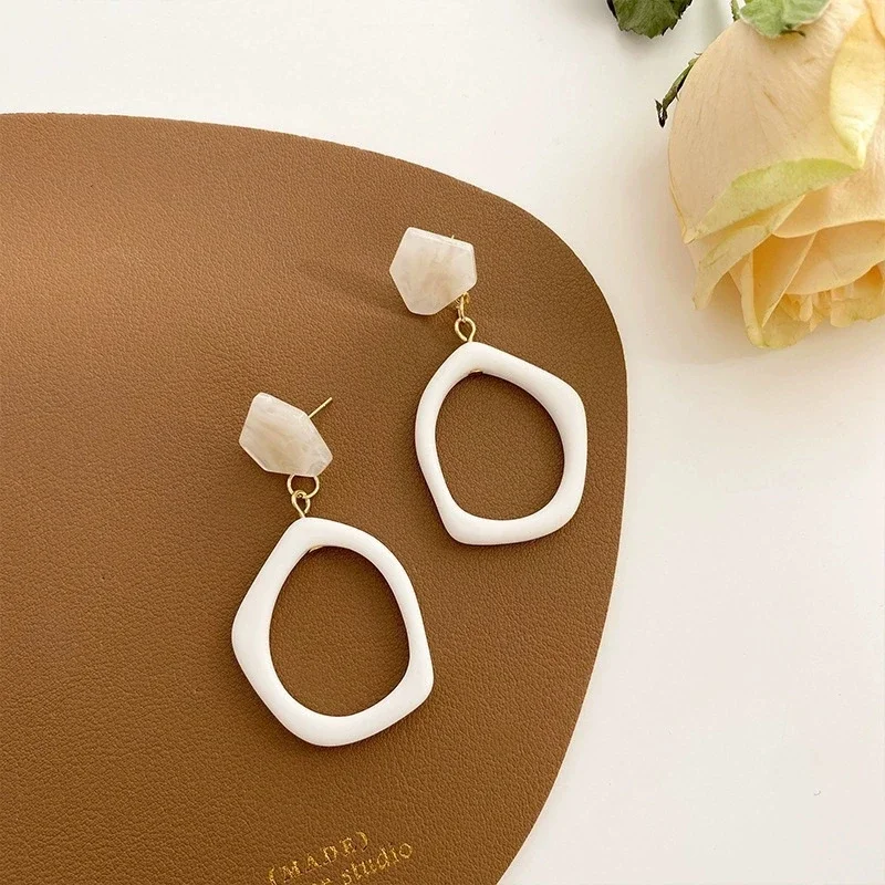 Simple White Color Acrylic Rhombic Long Drop Earrings for Women Simple Exaggerated Hollow Geometry Irregular Resin Jewelry