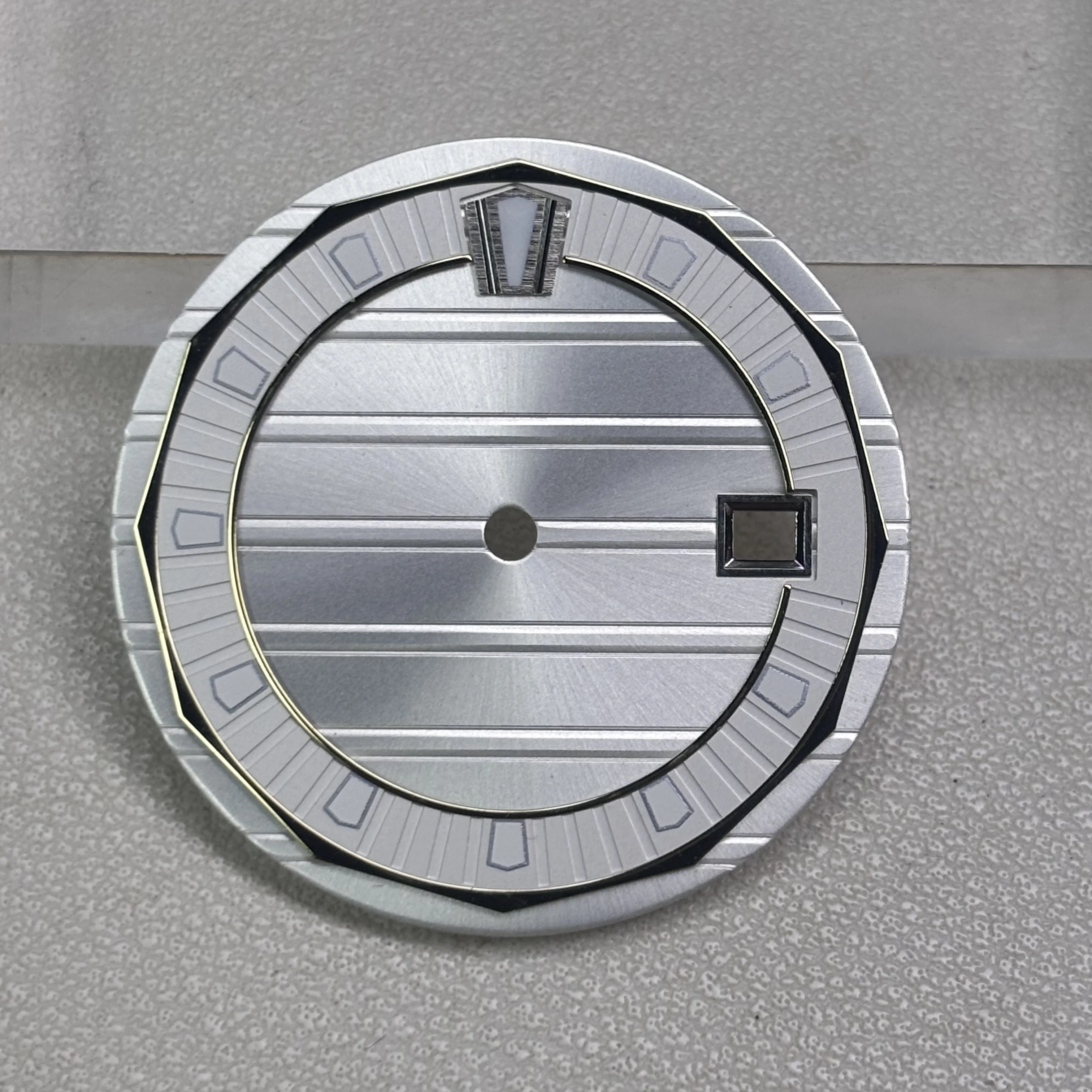 mostrador-de-relogio-de-32mm-com-textura-extintiva-compativel-com-movimento-automatico-miyota-8215-1612-material-luminoso-verde-sem-logotipo