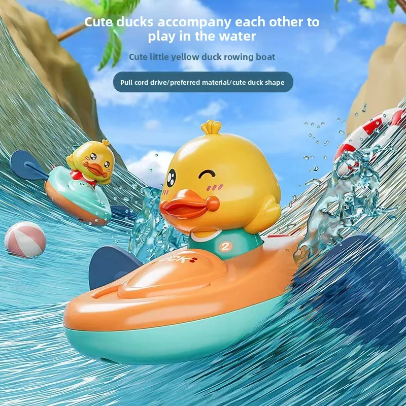 Un giocattolo per bambini con kayak a forma di anatra gialla Giocattolo da bagno per kayak con anatra a tre colori per i più piccoli Giocattolo da bagno per piscina per bambini per giochi d'acqua