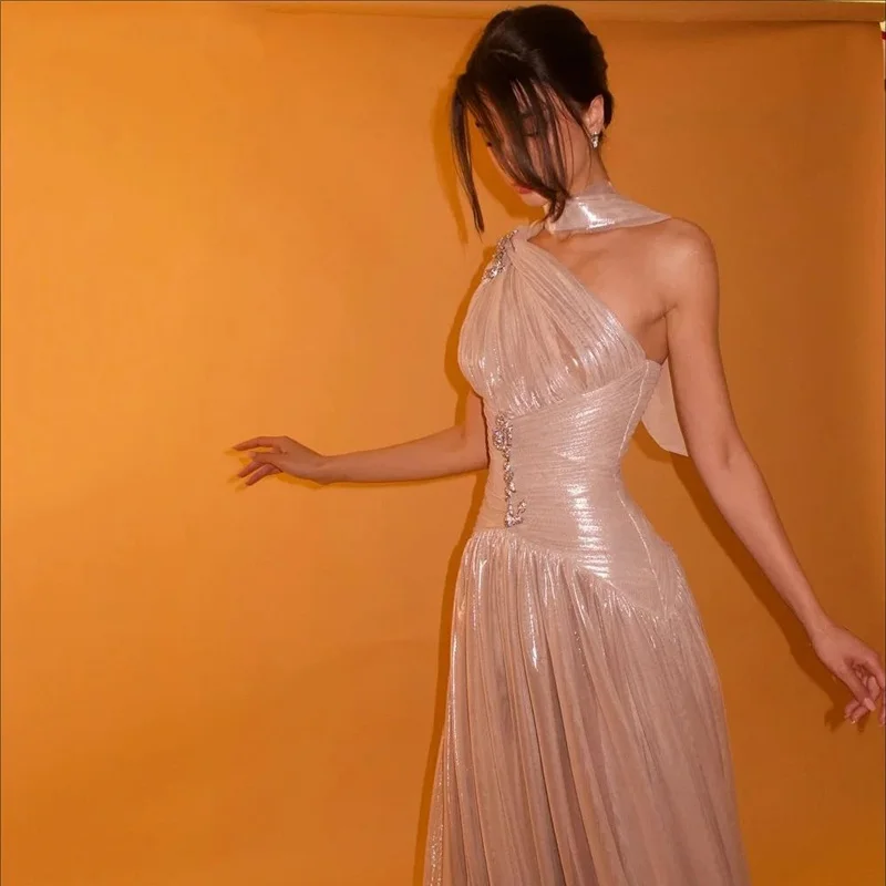 

Розовое вечернее платье с румянами и высоким воротом на одно плечо, платье для выпускного вечера без рукавов и плиссированное платье знаменитости для женщин по индивидуальному заказу