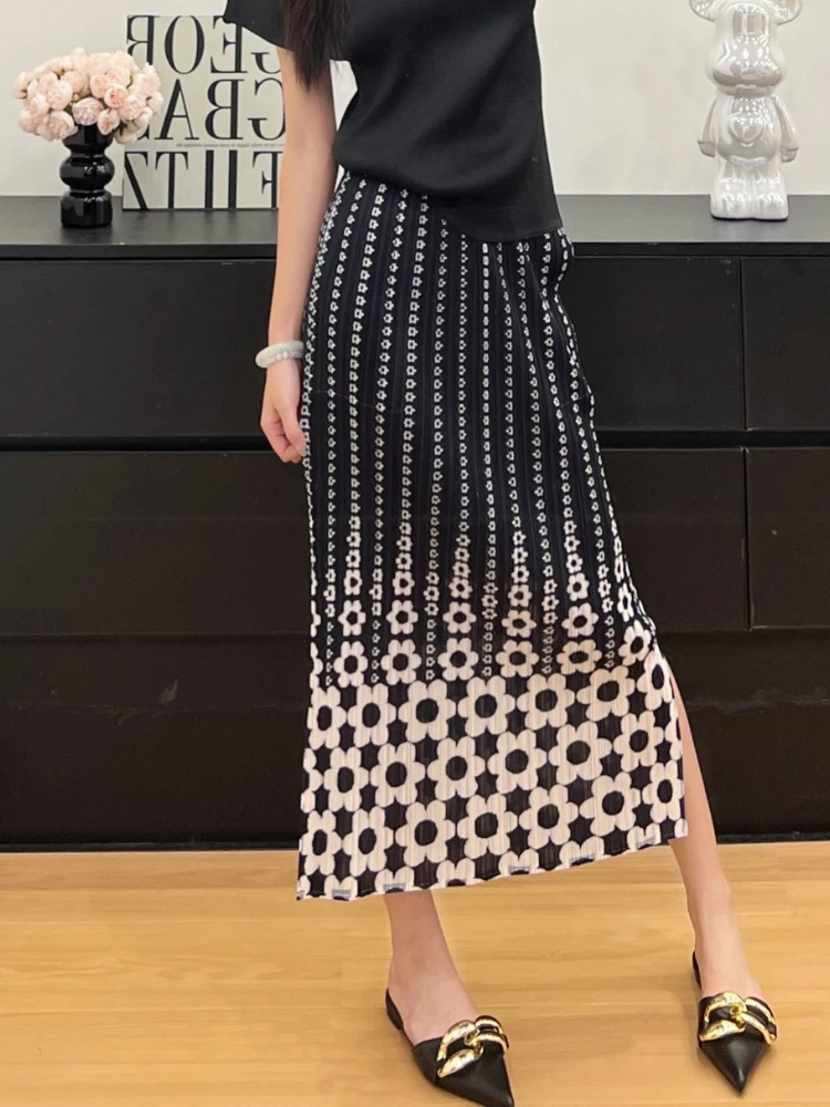 

2025 Spring Summer Vintage Pleated Floral Midi Skirt Elegant & Slimming Casual Vacation Women Outwear Clothing
