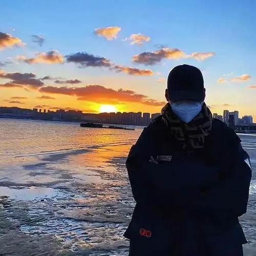 

300ML Vintage Steam Train Air Diffuser Humidifier w/2-Color LED Lights/2 Mist Modes Essential Oil Diffuser For Home Decor & Gift