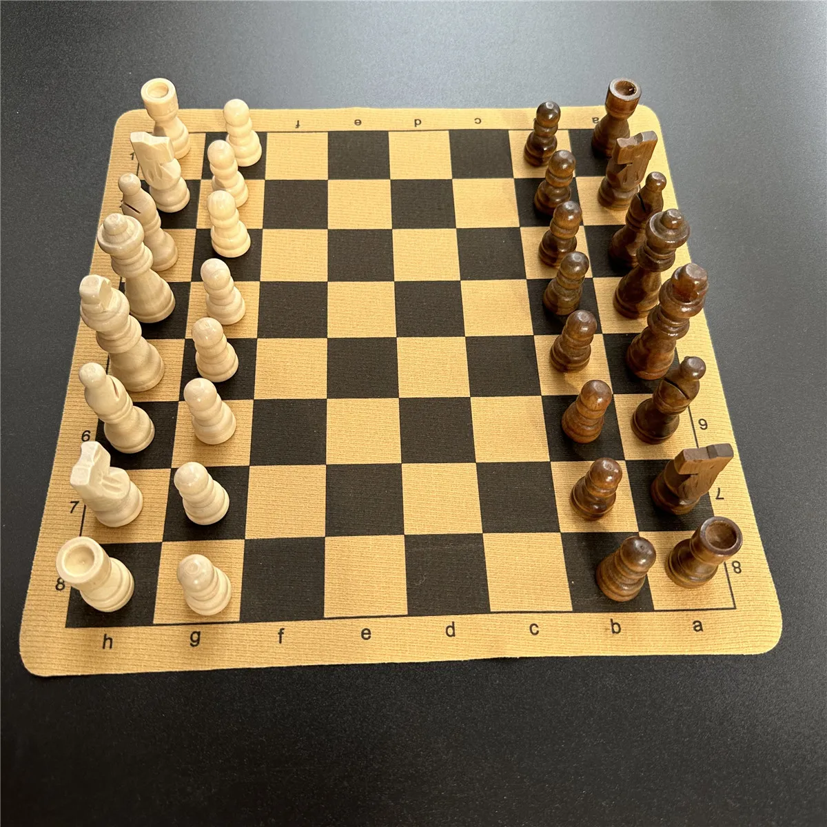 Wooden Chess Box Chess Piece Set 2.5-inch 32 Pieces Portable Tabletop Entertainment Puzzle Game