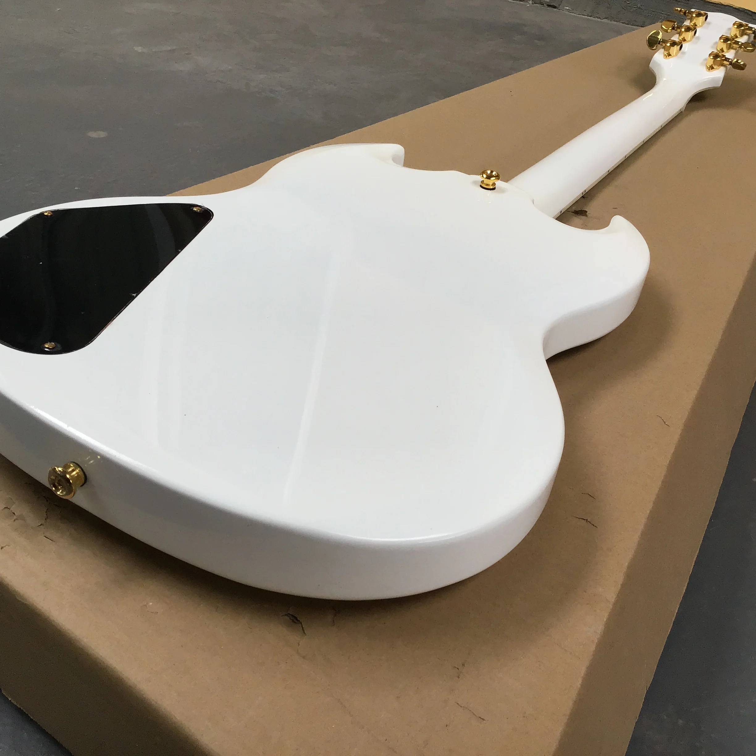 New arrival Electric guitar the Body white Color with golden,High Quality Guitarra, factory hot sales sg in stock