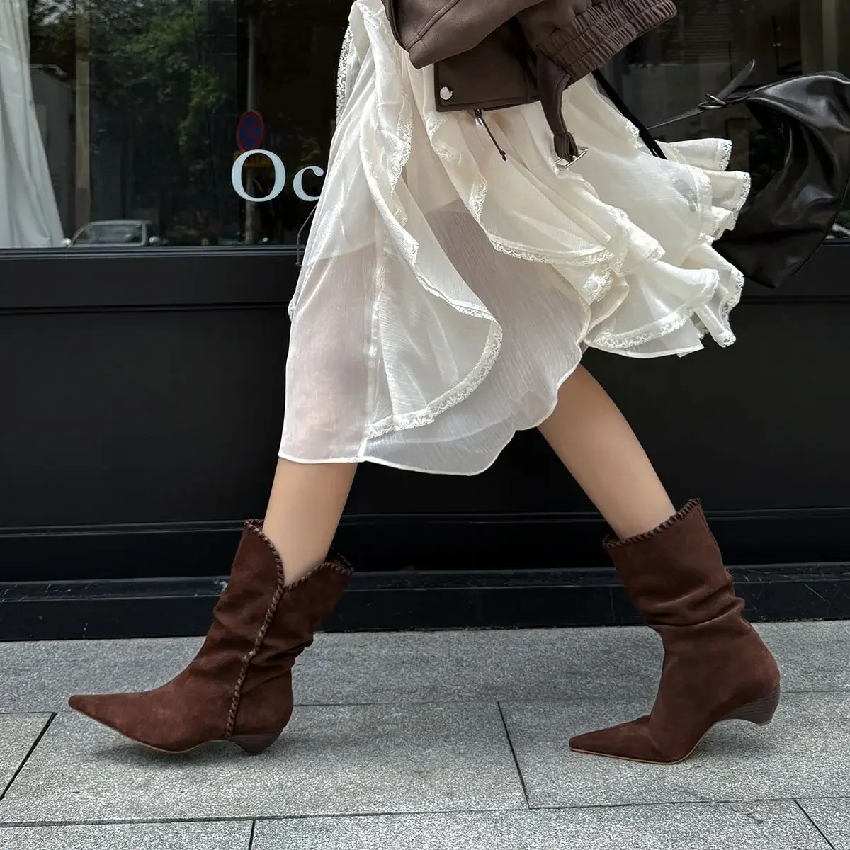 

Autumn Brown Cow suede Pleated Short boots Pointed toe pull-on Middle heel Western boots Large size Women's boots