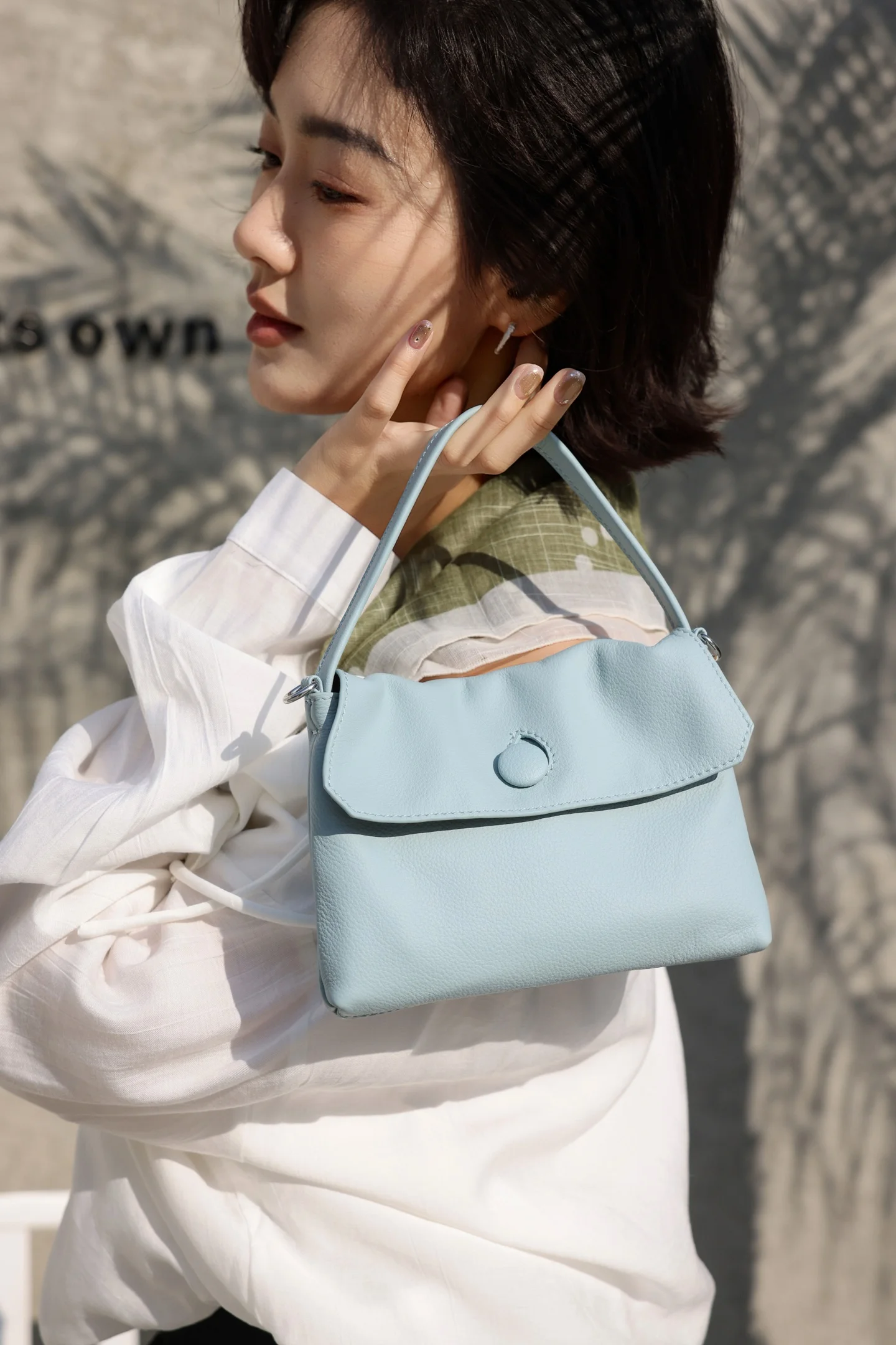 

First-Layer Calfskin Button Bag, Genuine Leather Women's Bag, New Spring and Summer Niche Handbag, Mobile Phone Bag, Commuter Lipstick Bag