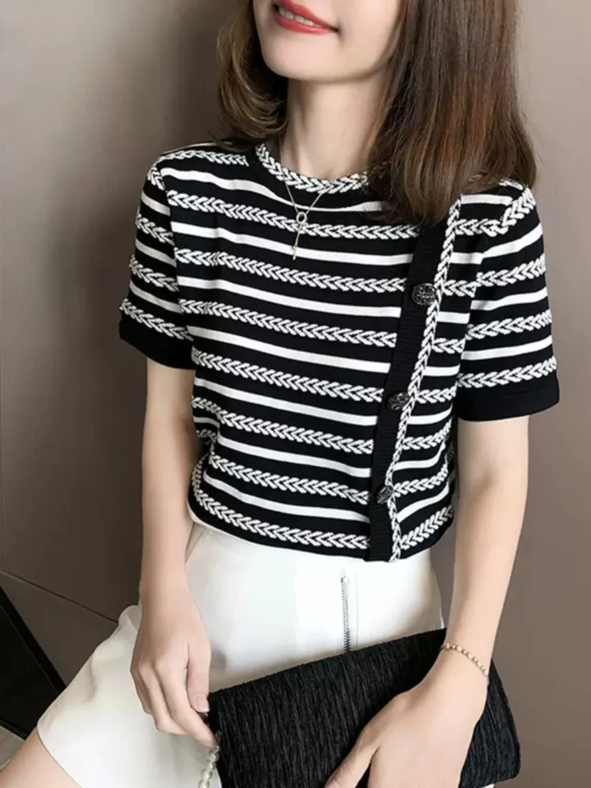 

Женская трикотажная футболка из ледяного шелка с коротким рукавом, тонкая, летняя, с круглым вырезом, в корейском стиле, в полоску, базовая, для повседневной носки, модная