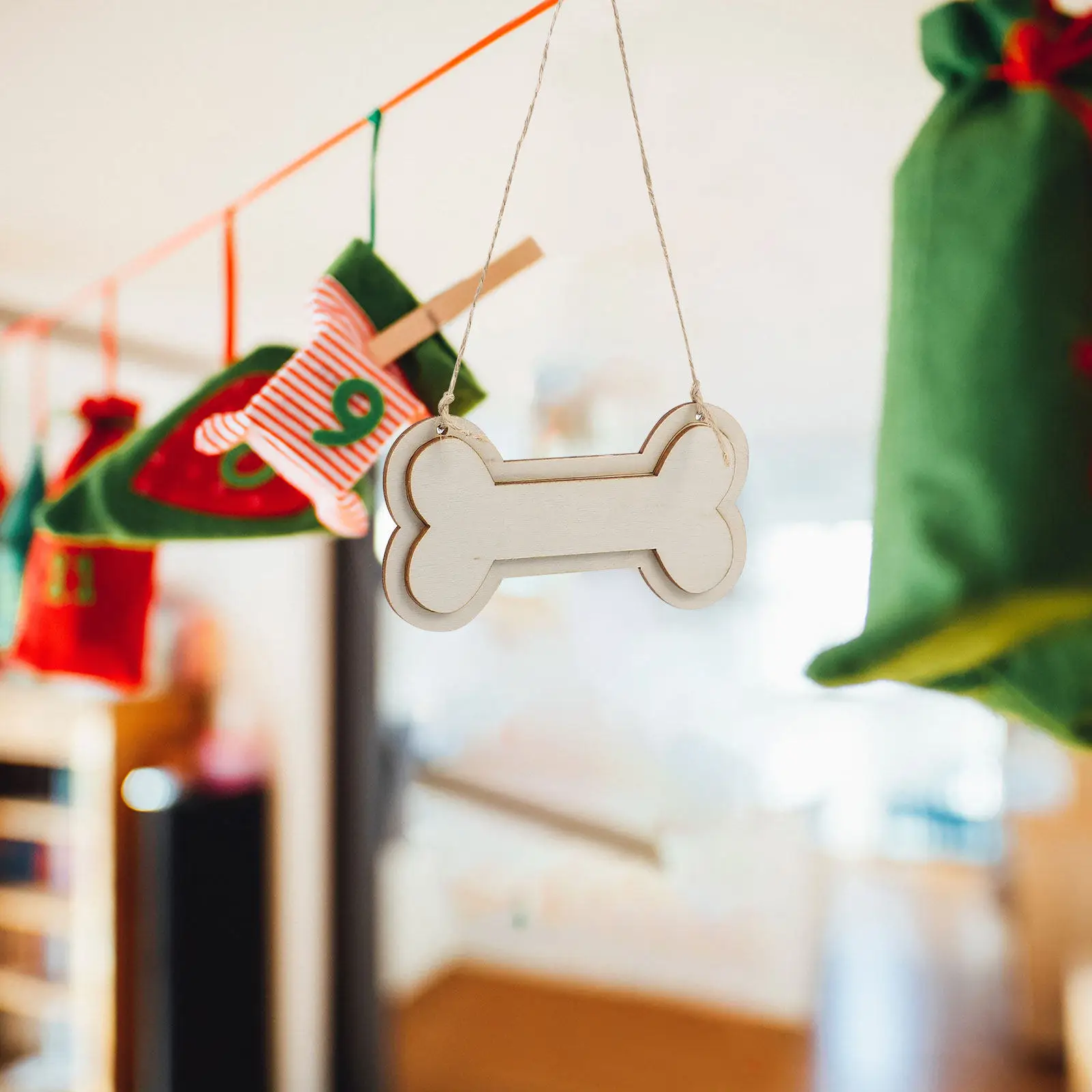 30Pcs Wood Craft Slices Dog Bone Wooden Hanging Ornaments Unfinished Blank Plaques for DIY Home Tree Decoration Hemp Rope