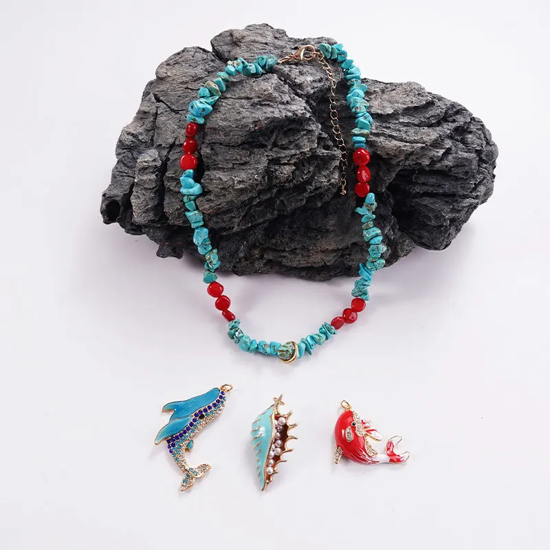 

Handcrafted Colored Stone Chain Fish Pendant Design With Bohemian Collarbone Necklace For Summer Beach Jewelry