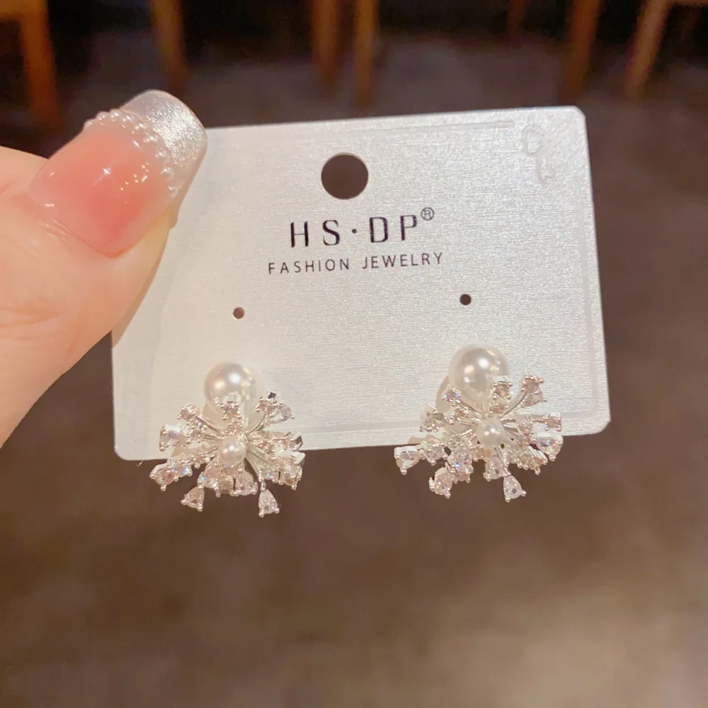 Delicate Snowflake Crystal Stud Earrings Winter Frost Radiant Flower Ear Jewelry Charming Birthday Holiday Gift For Women