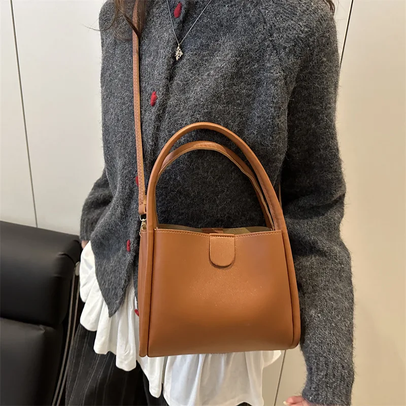 

2025 new autumn and winter fashionable and trendy small square women handbag niche women's shoulder cross-body bag