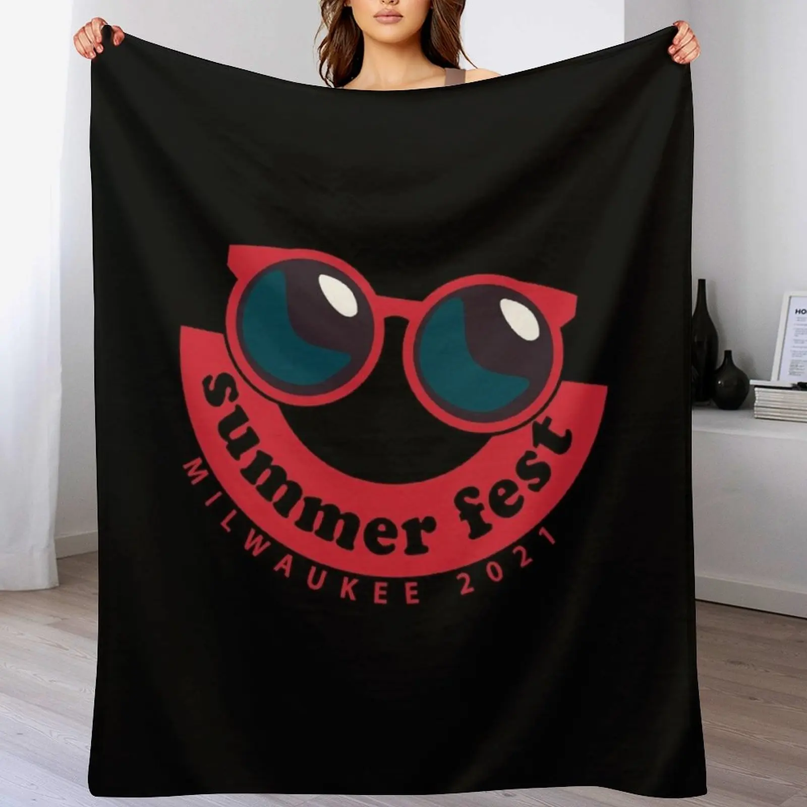 Плед с солнцезащитными очками для фестиваля Milwaukee Music