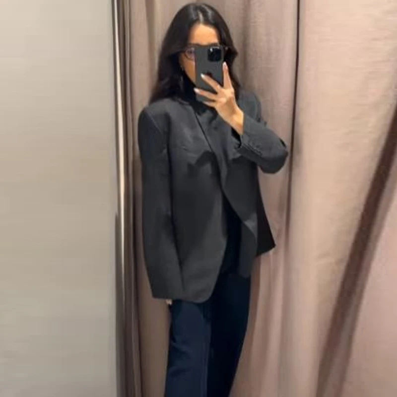 سترة HXAO Woman 2025 غير متماثلة باللون الرمادي الداكن سترة نسائية للخريف بأكمام طويلة سترة كورية شعبية ملابس خارجية