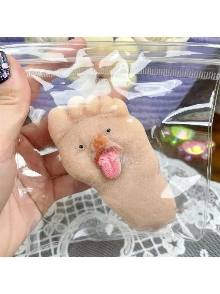 Lingua in silicone morbido che attacca il giocattolo per spremere il piede grande, nuovo tipo di giocattolo di decompressione, regalo di espressione divertente a rimbalzo lento