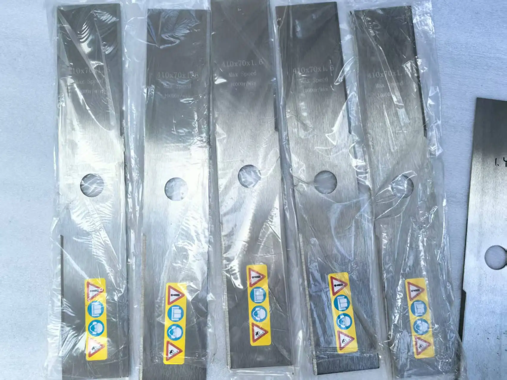 16inch Long 410*70*1.6mm 2.0 2.5mm Thickness Brush Cutter Extend  2 Tooth Blade Knife 1inch Hole Tender Young Grass Tip Cutter