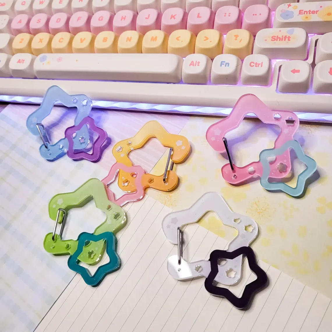 Star Shapes Acrylic Carabiner Clip Keys Bag Charm Holder - Assorted Colors (Pink Blue Green White Purple Yellow)