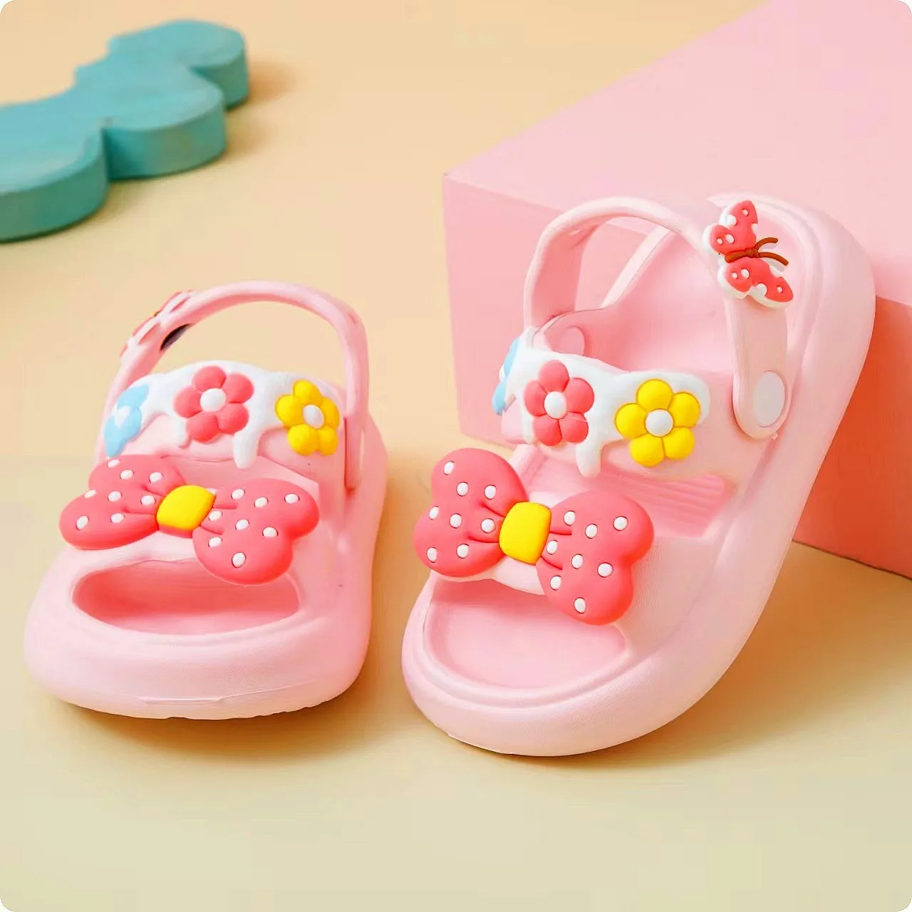 Girls cute slippers Comfortable home slippers Fashion girls sandals non-slip soft soled girls slippers