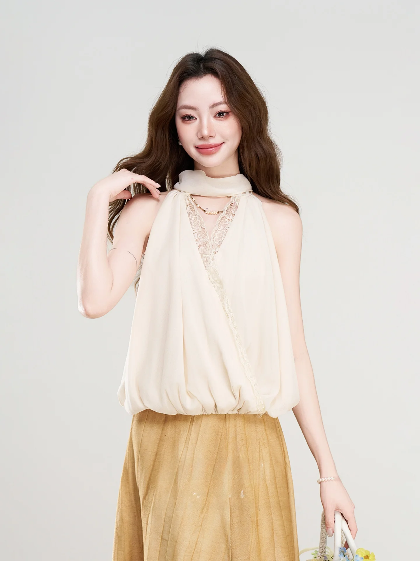 

Unique Fashionable Summer Top Women's Sleeveless Neck Hanging Vest Design Sense Little Crowd French Style Loose Fit Lace Shirt