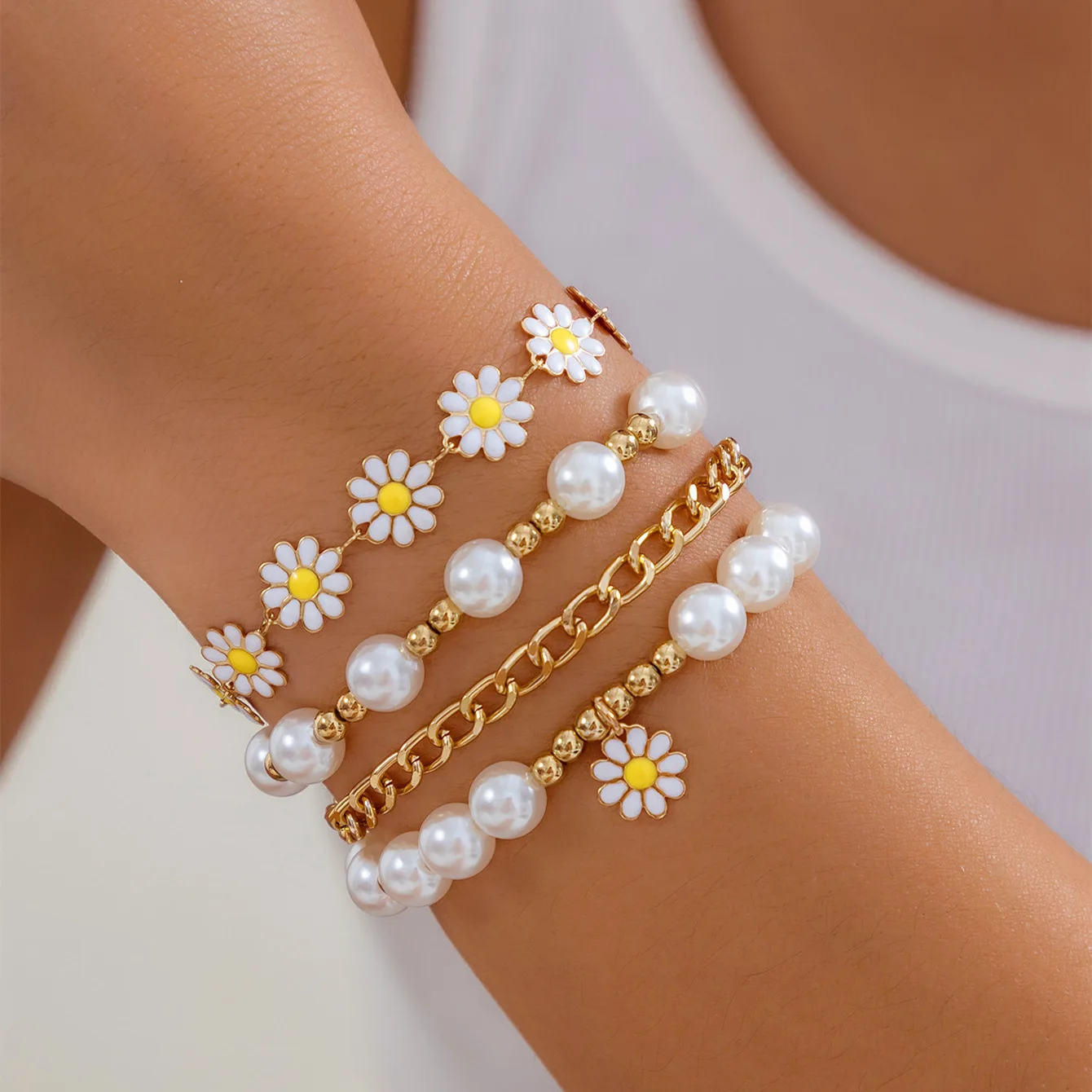 4pcs Vintage Small Daisy Flower Pendant Faux Pearl Bracelet Set for Women Bohemian Beaded Enamel  Hand String Jewelry Gifts