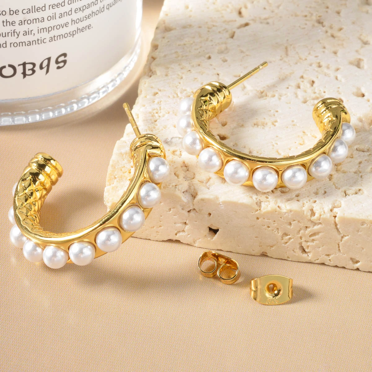

Vintage Textured Gold Plated Pearl C Hoop Earrings For Women French Elegant Stud Earring Daily Wedding Party Luxury Jewelry Gift