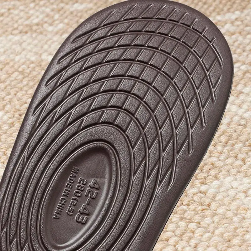 Herrenmode PU-Leder Fleece-gefütterte Hausschuhe Winter Innen- und Außenbereich Wasserdichte Rutschfeste Schuhe Weiche Leichte EVA-Hausschuhe – Detail 8