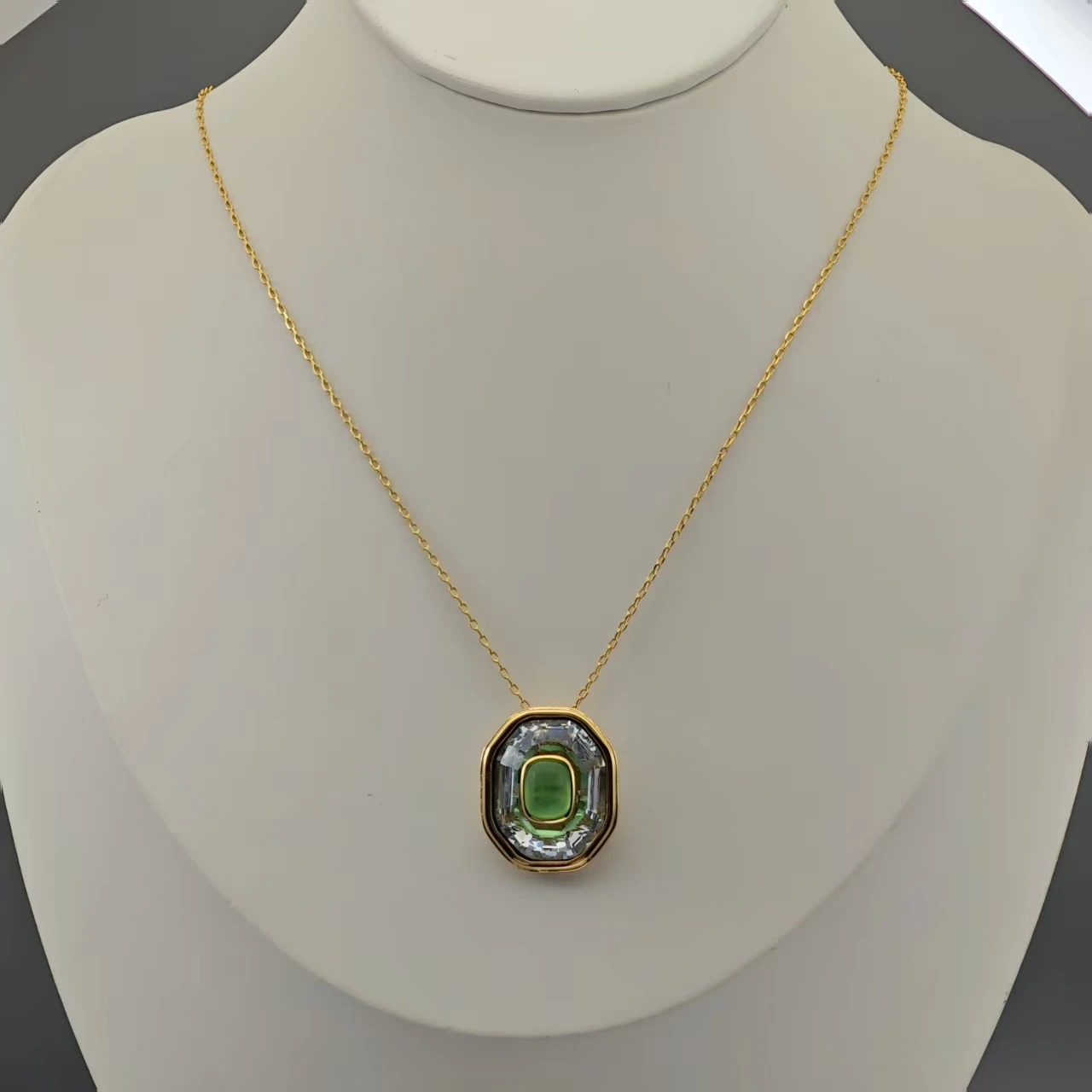 

A niche new minimalist geometric solid color pendant, fashionable light luxury necklace