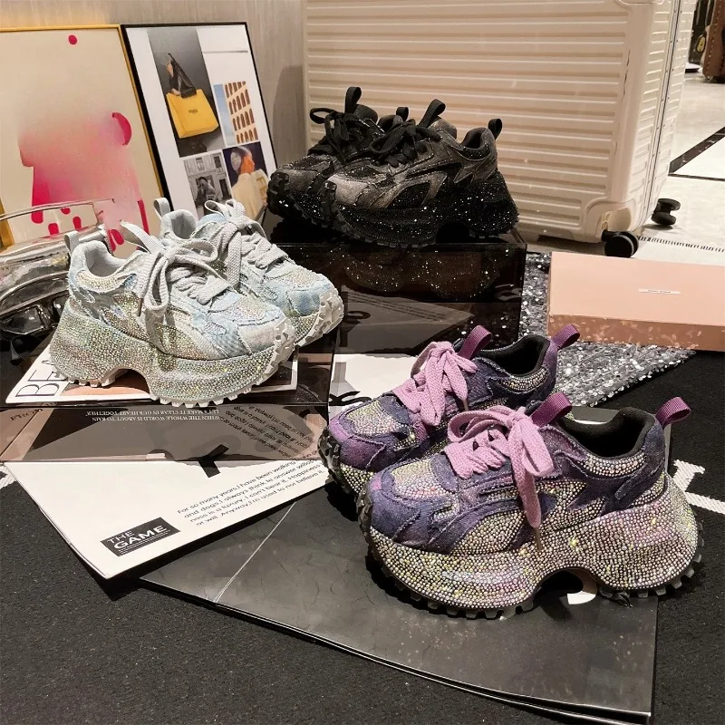 

Женская обувь на платформе из потертого денима со стразами, новые повседневные кроссовки на высоком каблуке 2025