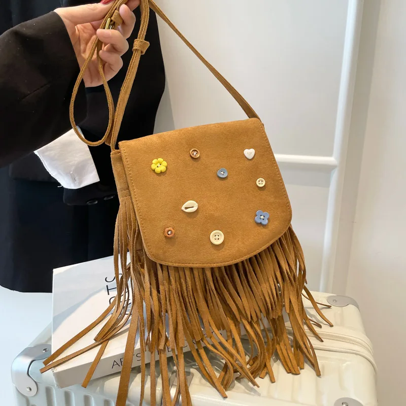 

Креативный уличный стиль, нишевый дизайн для девочек, модная сумка с кисточками, персонализированная сумка через плечо на пуговицах, уникальная седельная сумка