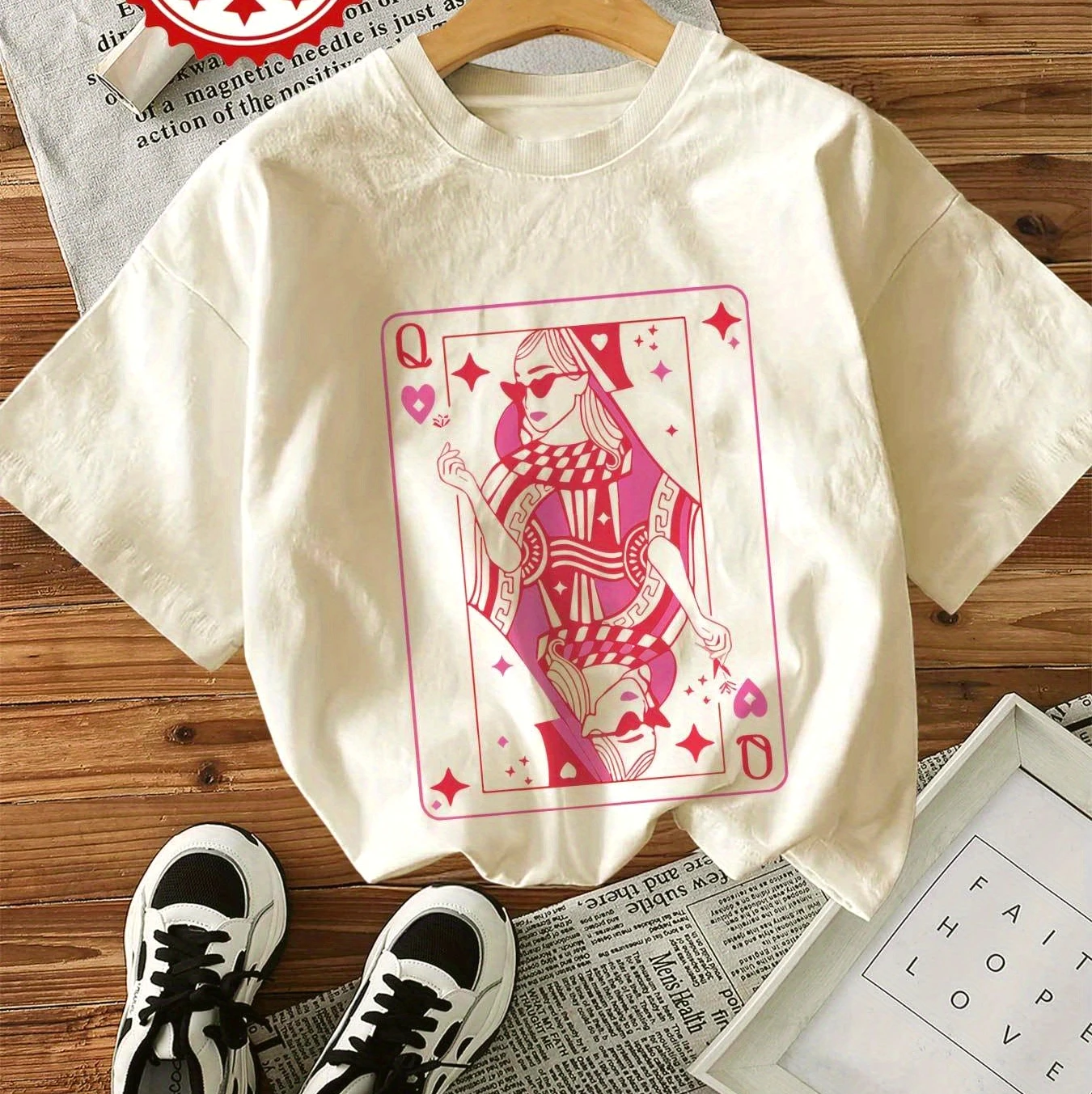 Women's Vintage Queen Hearts Graphic Print T-Shirt Short Sleeve Crew Neck Casual Top Fit Tee for Summer Heart Retro Card Design
