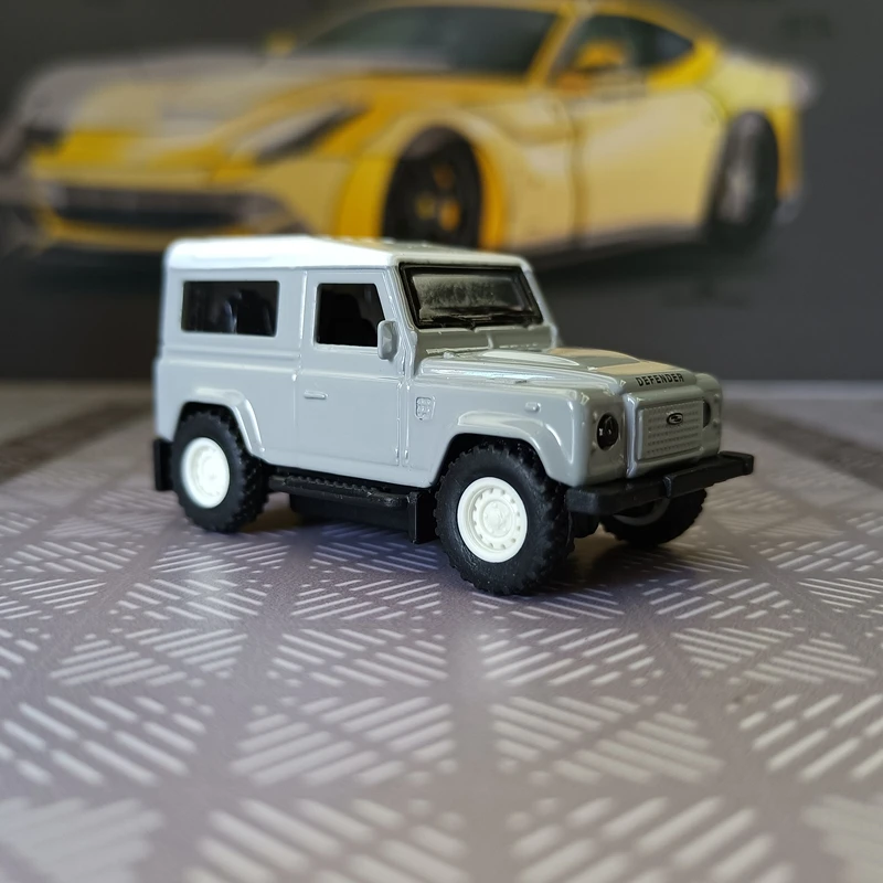 

Модель автомобиля Land Rover Defender в масштабе 1:64, ретро-дизайн, из сплава, с богатой детализацией, высоким качеством изготовления и отличным качеством.