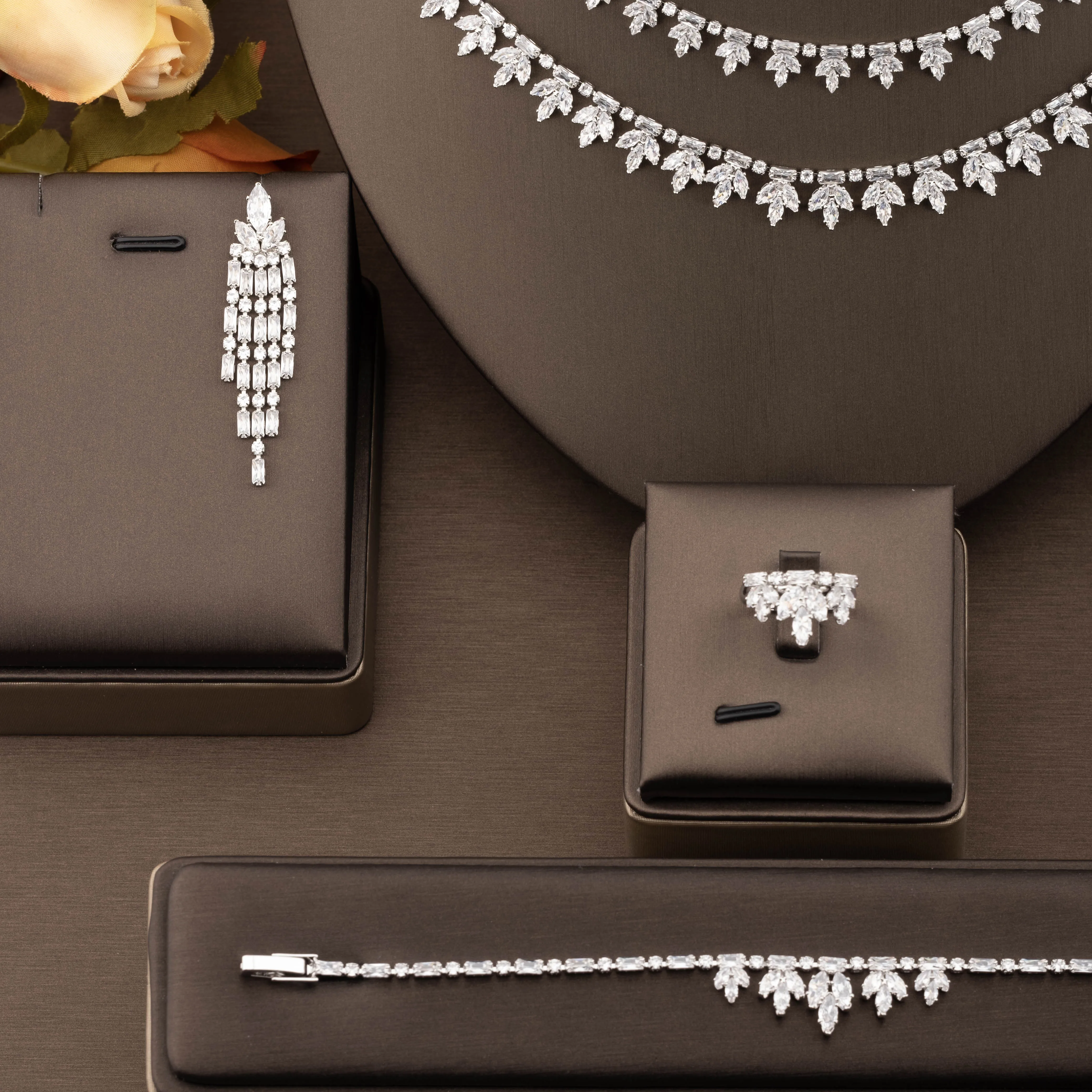 1 Set of Luxurious and Elegant Jewelry Set with Sparkling Cubic Zirconia and Double-Layered Design, Suitable for Women to Wear at Weddings and Banquets. Gift Box Not Included