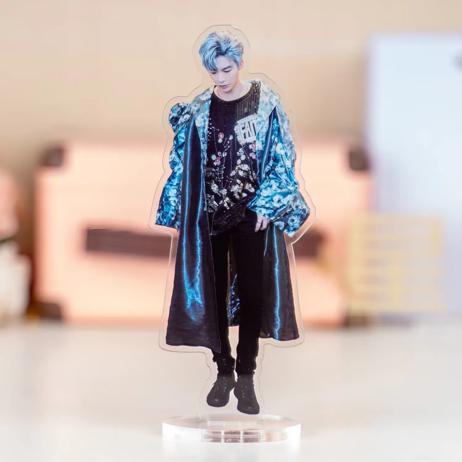 "Modern Brothers Liu Yuning" أكريليك على شكل إنسان، نفس نمط دمية هدية عيد ميلاد مثل Yan Zijing، بضائع النجوم