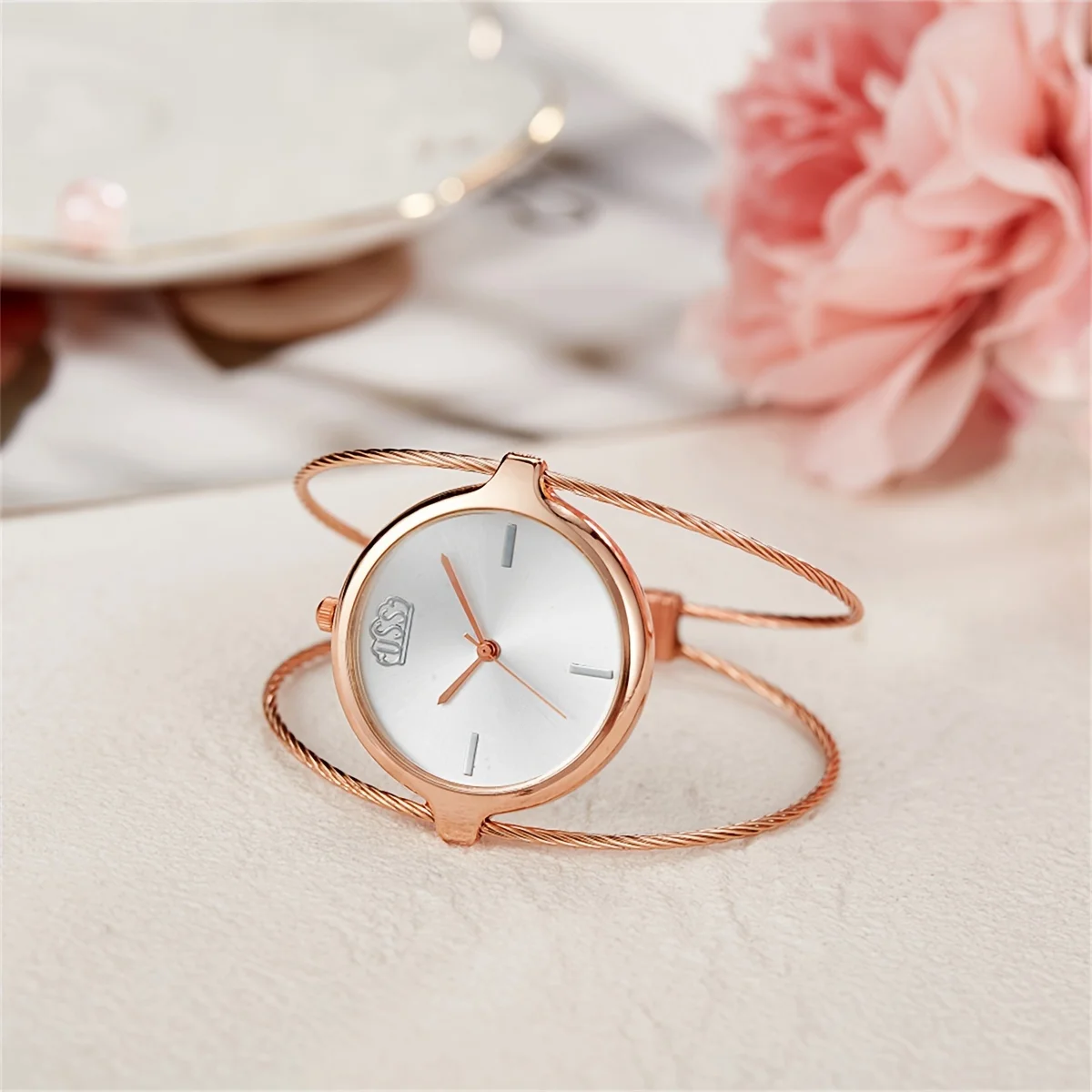 Fashion casual ladies quartz watch, round bracelet watch, elegant alloy ladies watch, quartz watch.