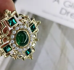 Vintage Baroque Hollow Green Imitation Gemstone Brooch Classic Cross Corsage Pins Women Party Clothing Jewelry Accessories