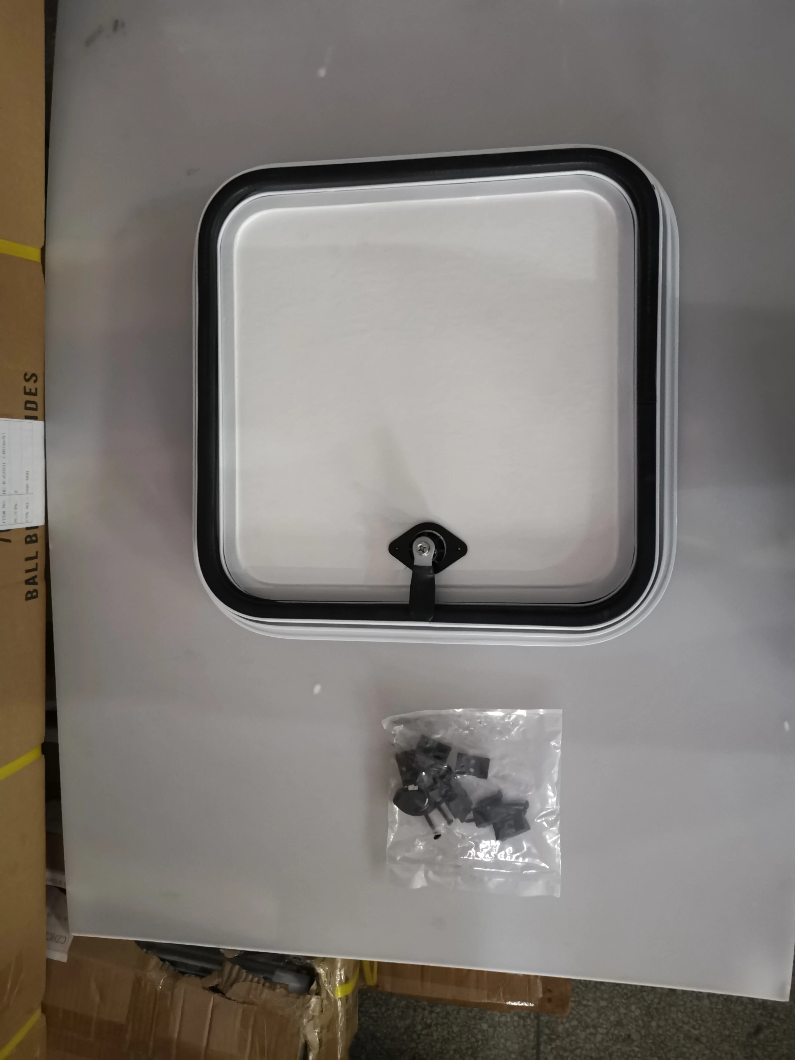 Skylight Hatch 432*432/400*400 White frame with lock/Key BUS PARTS SPARE BODY ACCESSORIES RV HC-B-67017