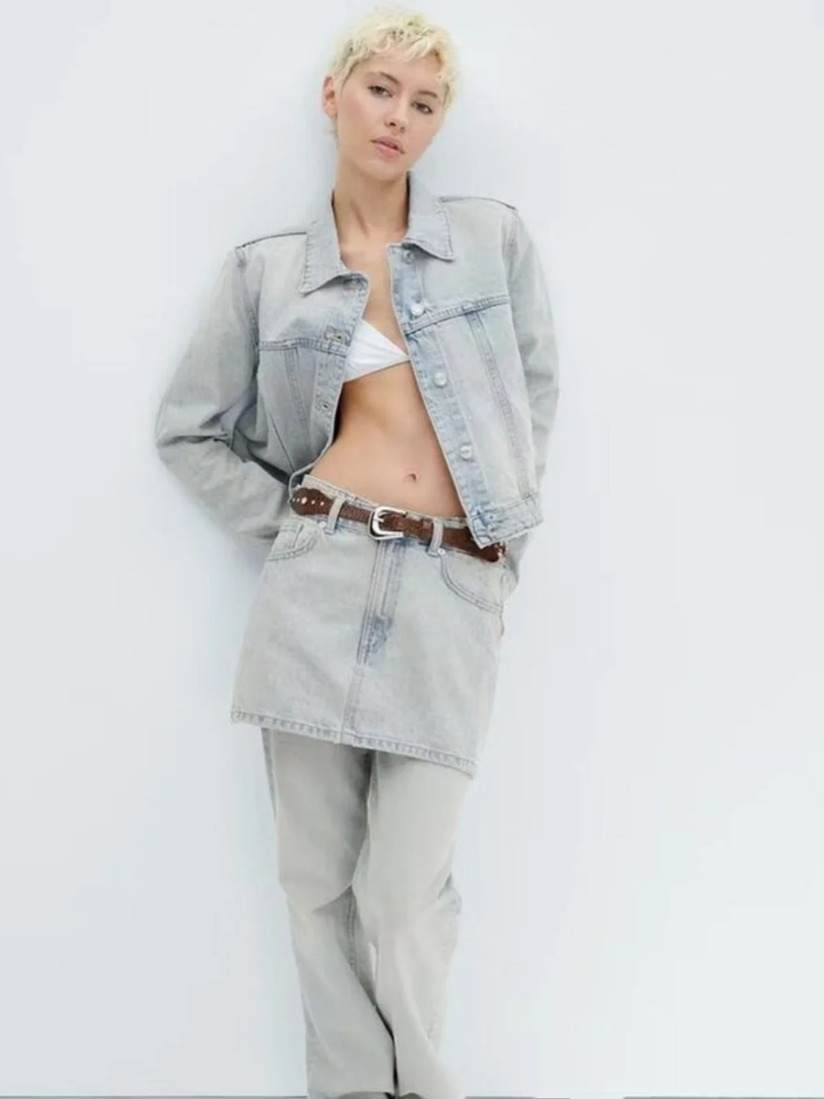 

Новая весенняя женская джинсовая укороченная юбка-джатин 89707 ZA 406, универсальная верхняя одежда с откидным воротником, обычная тонкая...