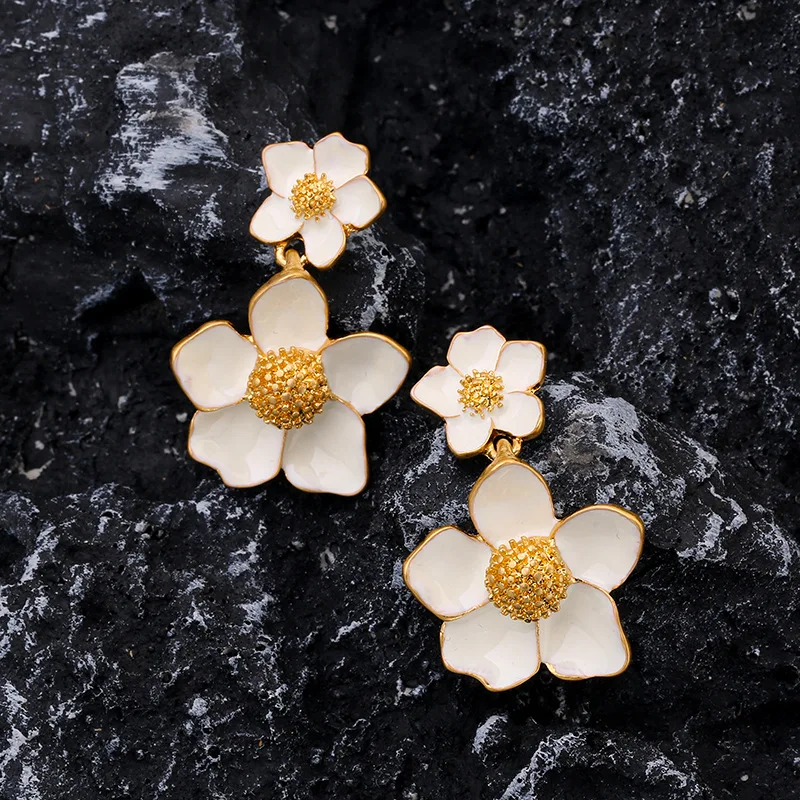 

Chinese Style Exquisite Elegant White Flower Earrings Temperament High-end Sense Old Dripping Glaze Enamel Retro Earrings Women