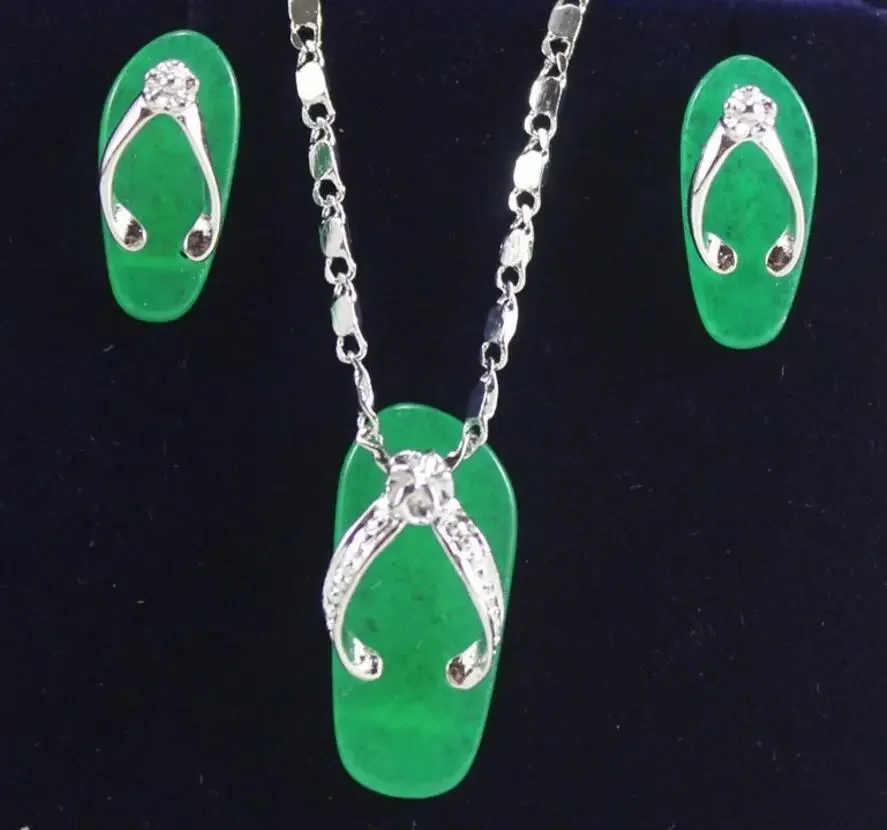 

FINE jewelry slippers-shaped green Jades Earring Pendant Chain Jewelry Set