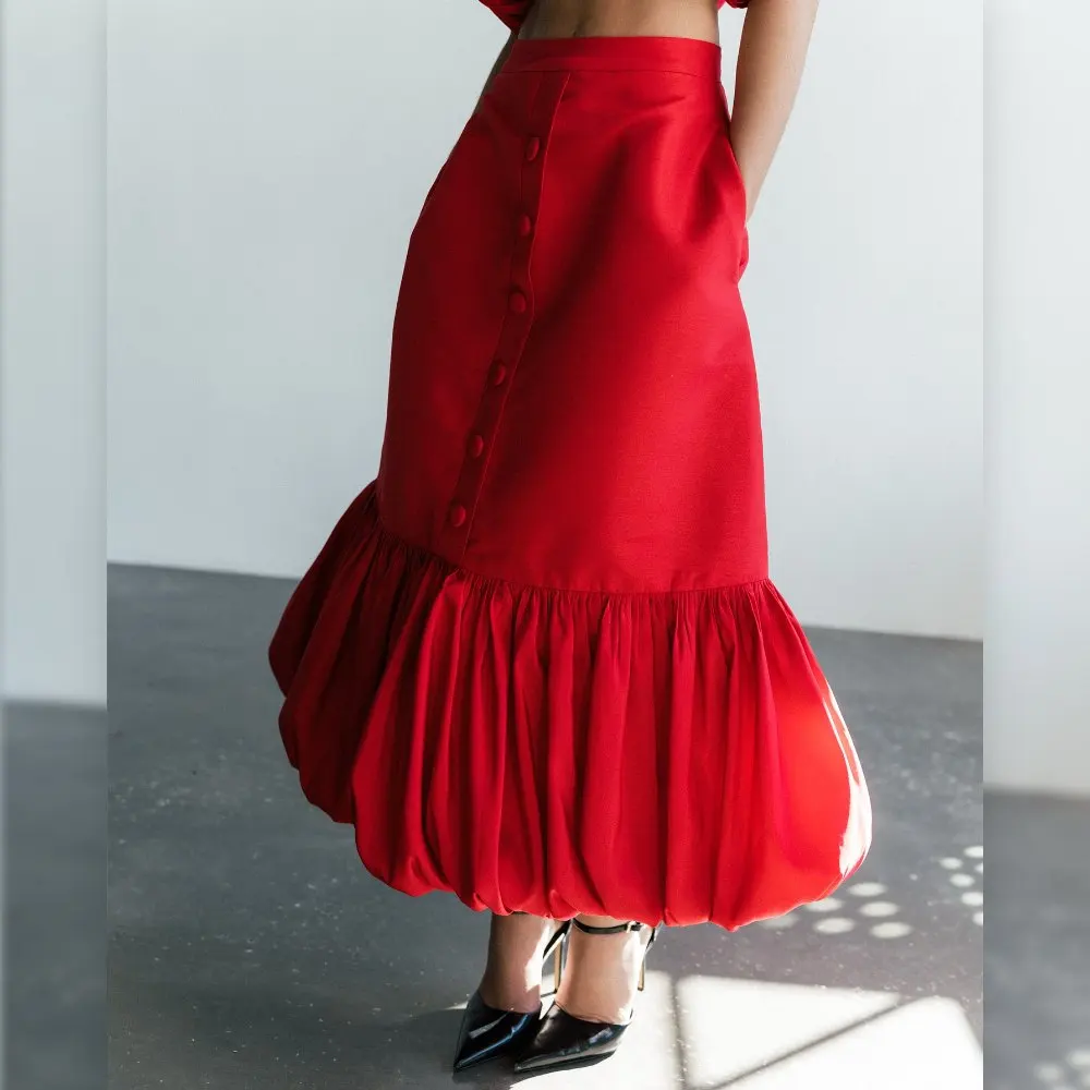 

Модная красная юбка-миди с рюшами для женщин. Юбка трапециевидной формы на пуговицах спереди с высокой талией, сплошной цвет, элегантная одежда для офиса и вечеринки в Рождество.