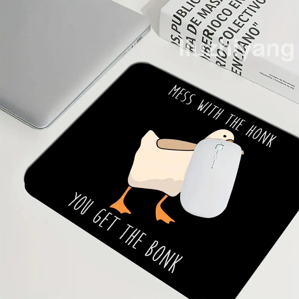 

Коврик для мыши с забавной уткой 40x45, большой квадратный резиновый нескользящий настольный коврик, коврик для компьютерного стола, игровой коврик для мыши, компактный декоративный коврик для мыши