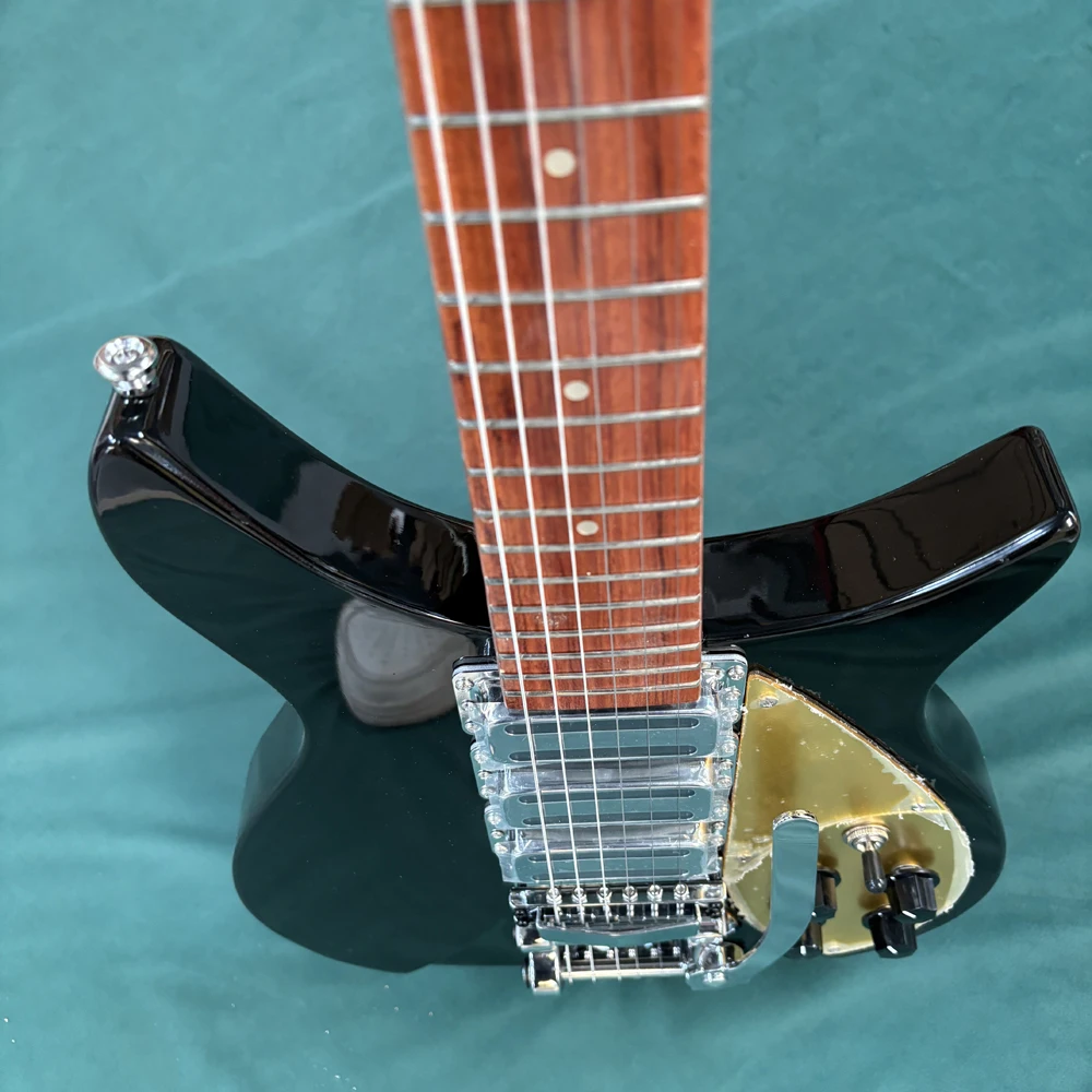 Electric Guitar Golden Color - Gold pickguard, maple neck, humbucker pickups, 22 frets, gloss finish, stable tuning