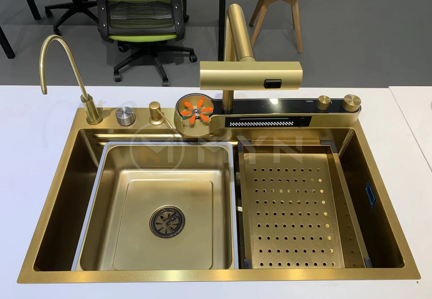 الفولاذ المقاوم للصدأ فتحة واحدة بيونيك العسل قطعة واحدة شلال صنبور بالوعة المطبخ مع غسالة الأكواب الذكية