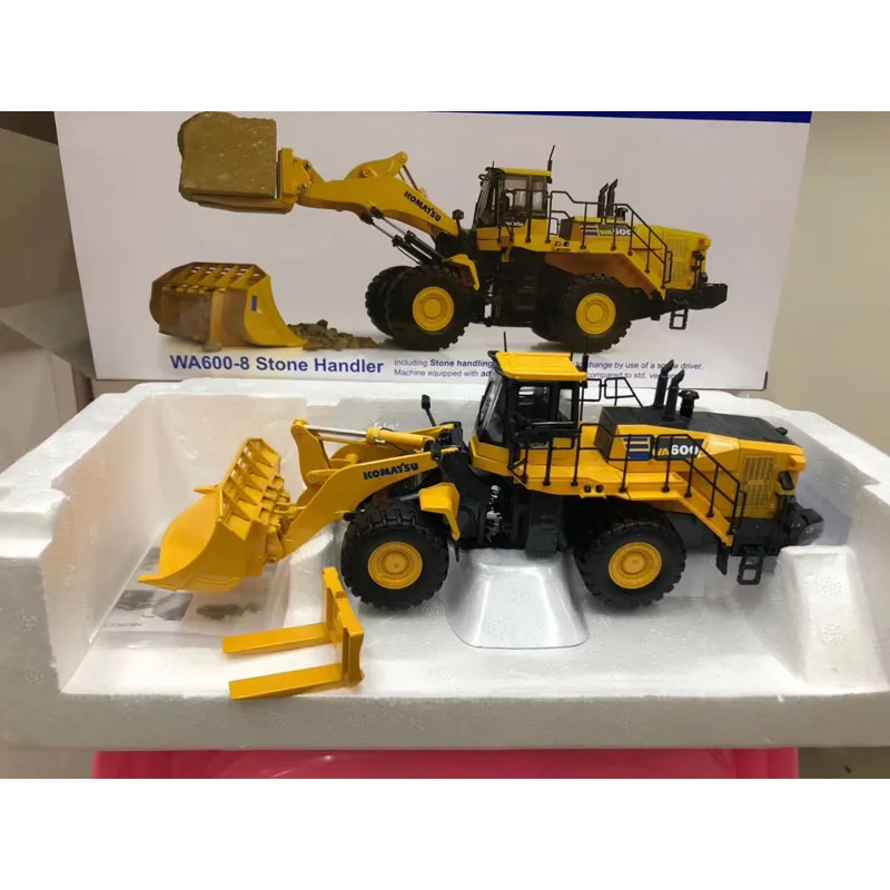 UH-8153 1:50 Komatsu WA600-8 Stone Handler Die Cast Model Toys