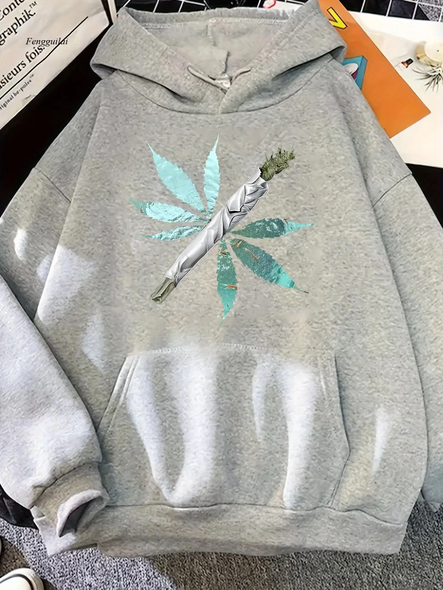 

Повседневная красная толстовка с рисунком листьев — уютный пуловер с карманом-кенгуру, дизайн унисекс, идеально подходит для повседневной одежды